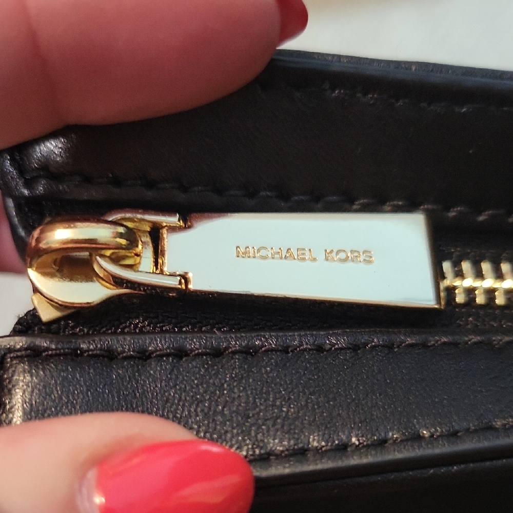 Michael Kors Black Quilted XLarge Wristlet NWOT - Picture 3 of 5